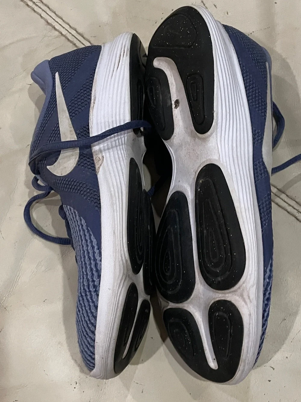 Nike women’s Navy Blue Knit Athletic Sneakers 7.5